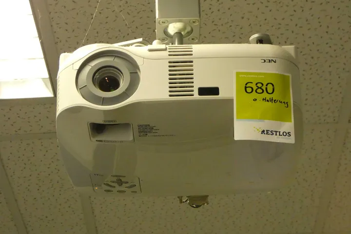 NEC - Beamer, mit Fernbedienung Modell: VT595